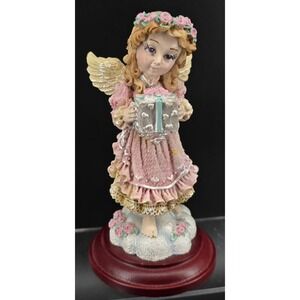Vtg 1996 House of Lloyd Figurine Christmas Around the World Giving Angel‎ Gift